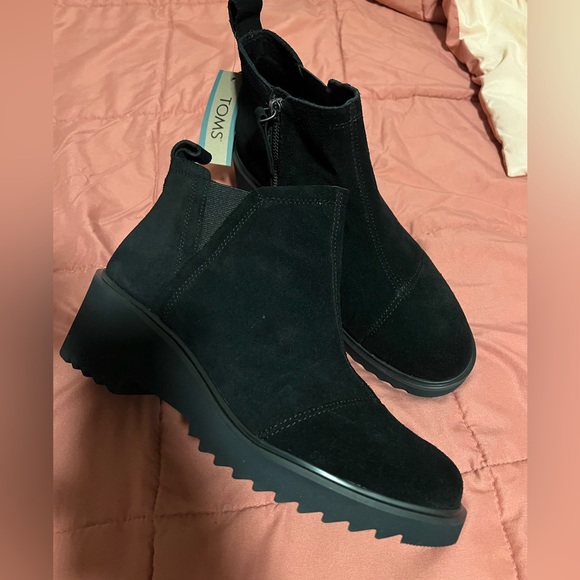 MAKE AN OFFER - TOMS Maude Suede Wedge Zip Boot - Picture 7 of 8